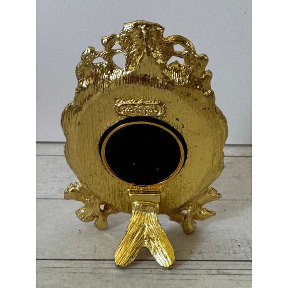 Stylebuilt Vintage gold textured finish checkerboard Roses design small clock - Picture 4 of 6